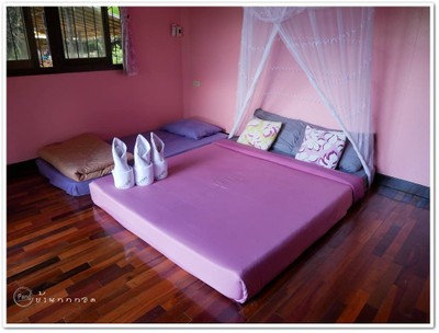 บ้านกกกอด