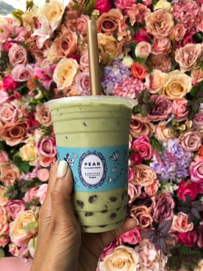 ชาเขียวกับไข่มุกของร้าน