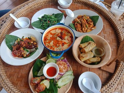 อาหาร หรือ เครื่องดื่ม