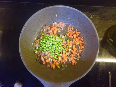 วิธีทำ ข้าวผัดแหนม ไรเบอรี่ วิธีทำ ข้าวผัดแหนม ไรเบอรี่