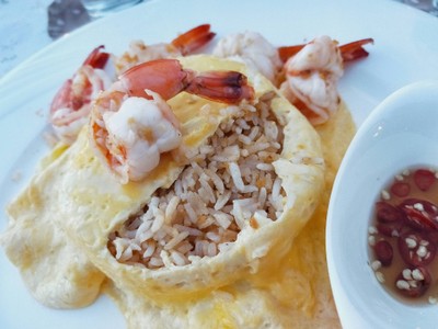 ข้าวผัดมันกุ้งไข่เจียวสะดุ้งชีส