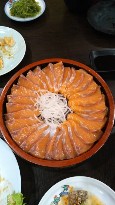 แซลม่อนซาซิมิ