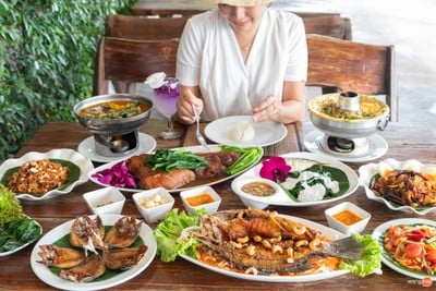 ร้านอาหาร สวนนพรัตน์ อัมพวา อัมพวา