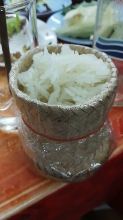 ข้าวเหนียวชุบไข่ทอด ข้าวเหนียวชุบไข่ทอด