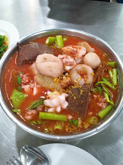ร้านเจ๊เกียง บรรทัดทอง (เจ้าเก่าสะพานเหลือง) ร้านเจ๊เกียง บรรทัดทอง (เจ้าเก่าสะพานเหลือง)