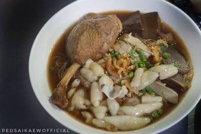 ก๋วยเตี๋ยวเป็ดไส้แก้ว (Saikaew Duck Noodle) ก๋วยเตี๋ยวเป็ดไส้แก้ว (Saikaew Duck Noodle)