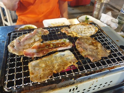 อาหาร หรือ เครื่องดื่ม