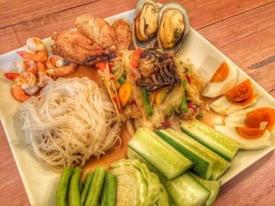 ส้มตำ ยำ เผา กะหลิม (ป่าตอง)