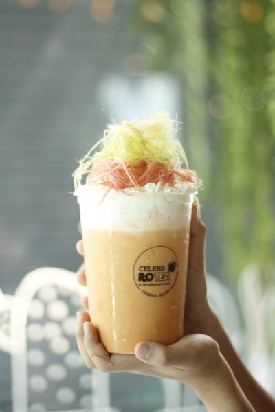 ชาไหมที่บอก อย่างใหญ่เครื่องแน่น รสจะไม่หวานมาก พอผสมกับสายไหมรสกำลังดี