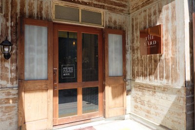 บรรยากาศ The Yard Restaurant