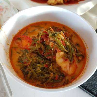 แกงคั่วกุ้งใบชะคราม