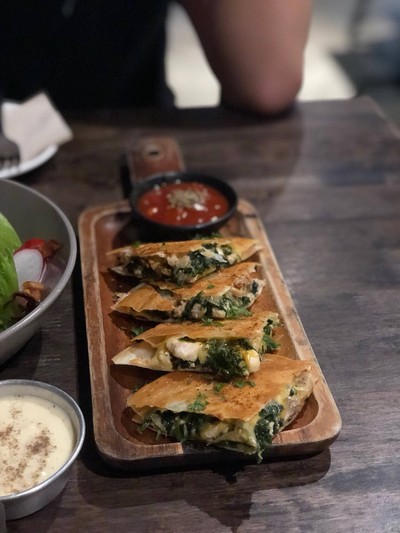 Quesadilla (เคซ่าดีย่า)