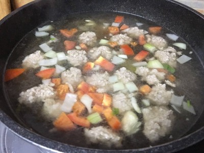 วิธีทำ ซุปมักกะโรนีหมูบ่ะช่อ วิธีทำ ซุปมักกะโรนีหมูบ่ะช่อ