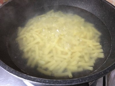 วิธีทำ ซุปมักกะโรนีหมูบ่ะช่อ วิธีทำ ซุปมักกะโรนีหมูบ่ะช่อ