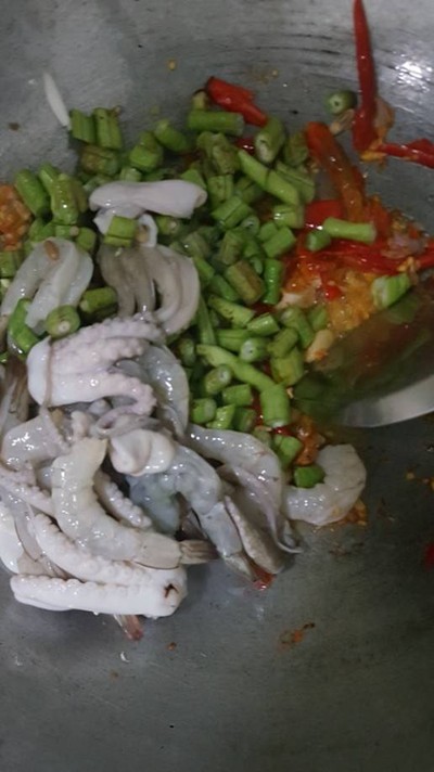 วิธีทำ ผัดกระเพรากุ้งปลาหมึก วิธีทำ ผัดกระเพรากุ้งปลาหมึก