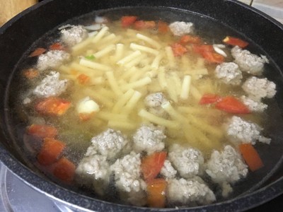 วิธีทำ ซุปมักกะโรนีหมูบ่ะช่อ วิธีทำ ซุปมักกะโรนีหมูบ่ะช่อ