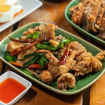พริ้วลมชมน้ำ (Phrio Lom Chom Nam Restaurant) พริ้วลมชมน้ำ (Phrio Lom Chom Nam Restaurant)