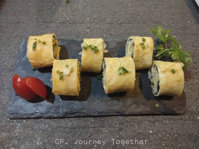 ข้าวไข่ม้วน