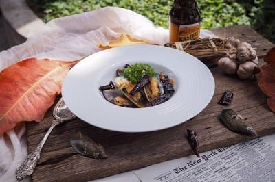 Rabbit Moon Restaurant Farthai Residence