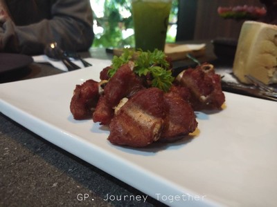 อาหาร หรือ เครื่องดื่ม