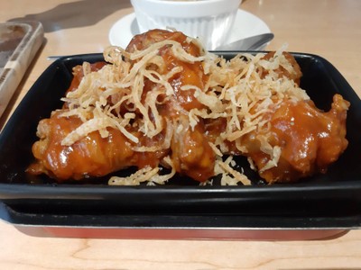 ปีกไก่ซอสฮังกรี้เนิร์ด