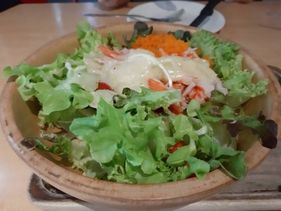สลัดปูอัดไข่กุ้งซีฟู๊ดมาโย