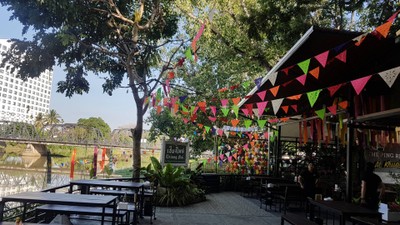 บรรยากาศ At ขัวเหล็ก Café & Restaurant