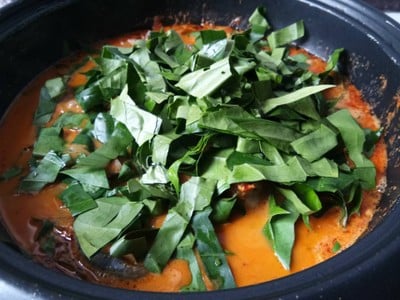 วิธีทำ แกงปลาดุกใส่ใบยอ