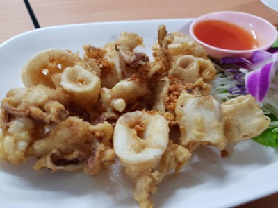 ปลาหมึกทอดกระเทียม
