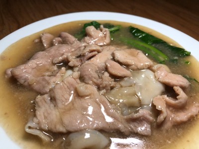 บะหมี่กรอบราดหน้าหมู