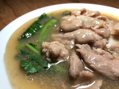 บะหมี่กรอบราดหน้าหมู