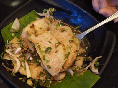 น้ำตกคอหมูย่าง