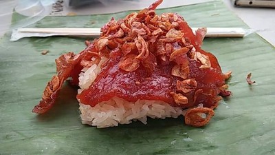 ข้าวเหนียวหมูสวรรค์หรือหมูเเผ่น