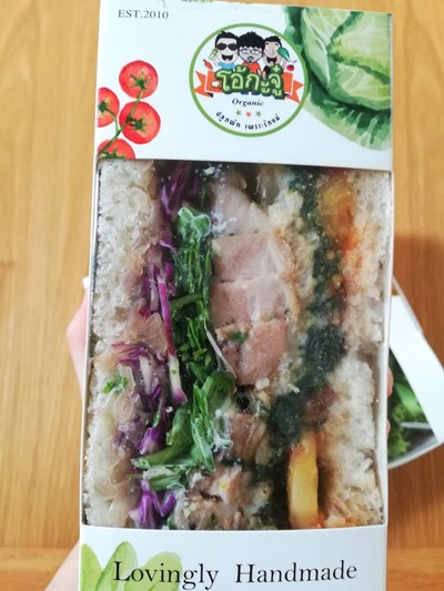 แซนวิชชาร์โคลทรัฟเฟิลและไข่ ราคา 125 บาท takeaway