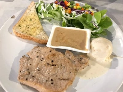 สเต็กหมูพริกไทยดำ