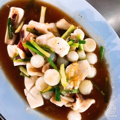 ปลาหมึกผัดกระเทียมโทน
