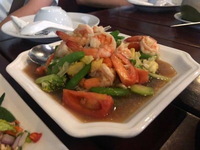 ผัดผักรวมมิตรกุ้ง