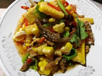 ตำข้าวโพดปลากรอบ