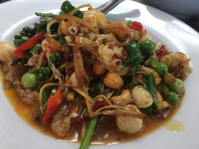 ผัดฉ่าหอยเชลล์