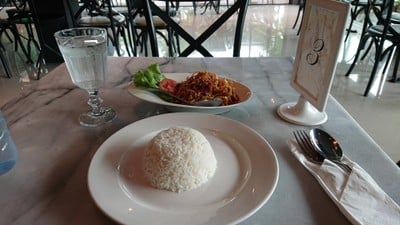 อาหาร หรือ เครื่องดื่ม