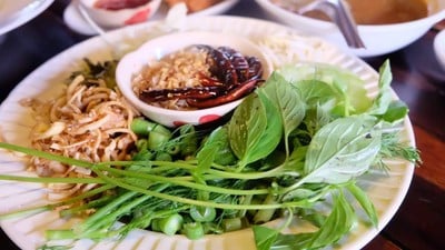 เมนูของร้าน ขนมจีนต้นก้ามปู วัดจันทร์