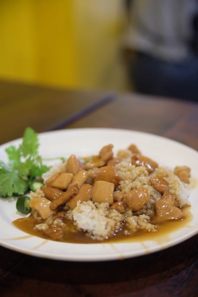 แซ่พุ้น ข้าวหน้าไก่ 80 ปี (แซ่พุ้น) แซ่พุ้น ข้าวหน้าไก่ 80 ปี (แซ่พุ้น)