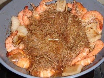 วิธีทำ กุ้งอบวุ้นเส้นในกระทะ