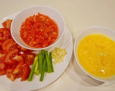 วิธีทำ มะเขือเทศผัดไข่ (แบบจีน) วิธีทำ มะเขือเทศผัดไข่ (แบบจีน)