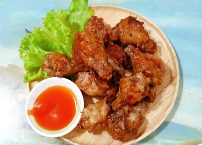 ไก่กระเทียมพริกไทยดำทอดกรอบ