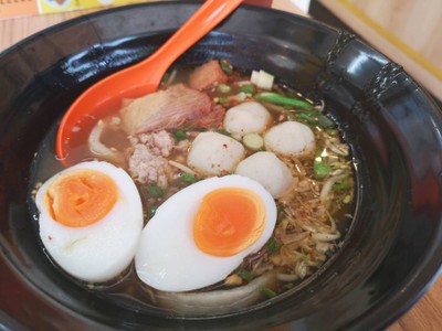 อาหาร หรือ เครื่องดื่ม