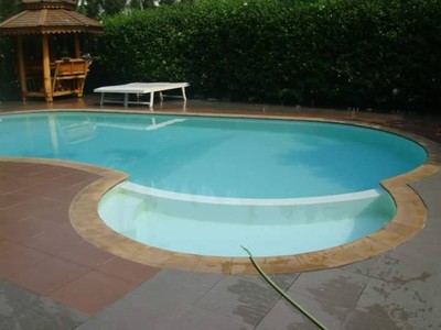 สระว่ายน้ำ/ชายหาด