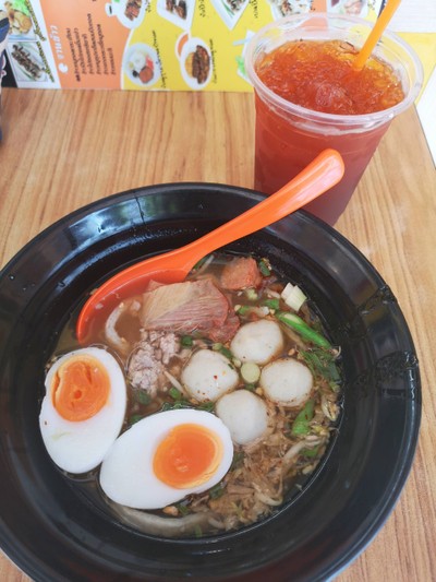 อาหาร หรือ เครื่องดื่ม
