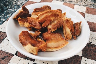 สามชั้นทอดน้ำปลา