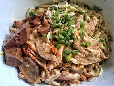เมนูของร้าน ก๋วยเตี๋ยวเป็ดย่างบางลำภู เจ้าเก่า